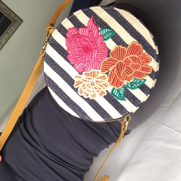 Chico’s Spring Circle Box Floral Stripe Purse with Card Slots - Picture 13 of 15